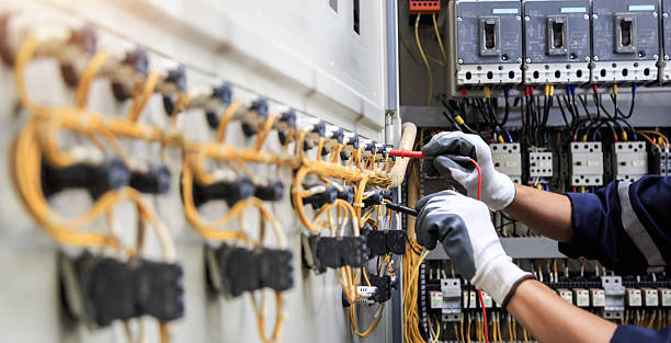 Professional Electrician technician working in Hokes Bluff, AL